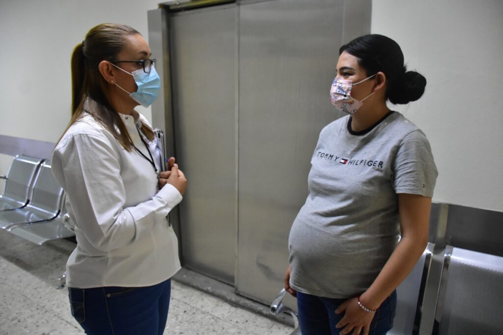 Al mes, Materno Infantil atiende más de 300 embarazos de riesgo: SSD