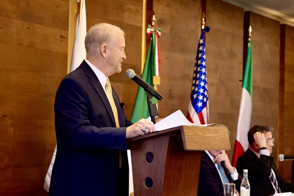 Ronald Johnson, embajador de EU en México, celebra arranque del proyecto Pacífico Mexinol