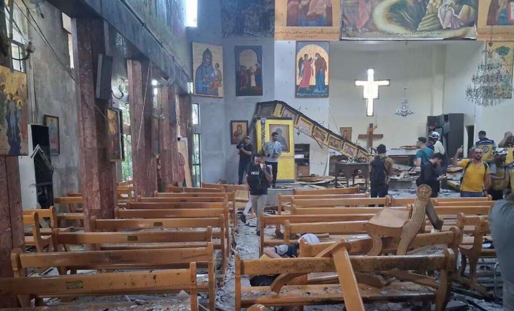 Ataque suicida con explosivos en iglesia de Siria deja 20 muertos