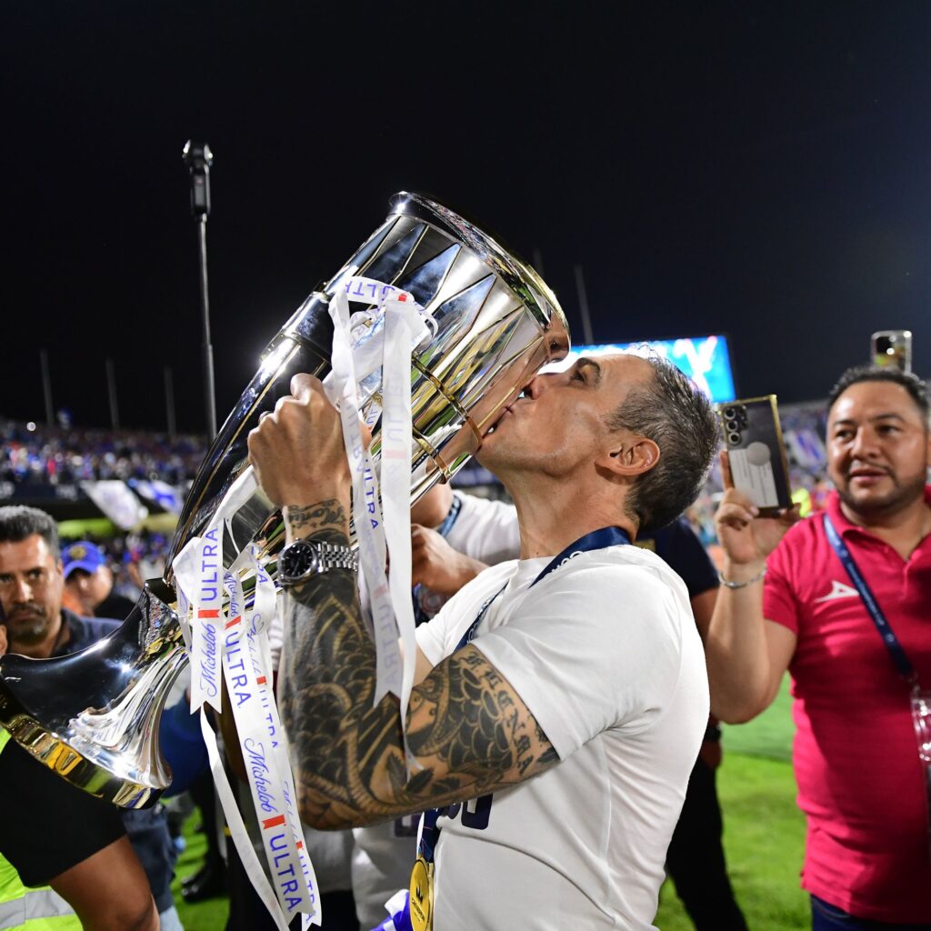Esta es la verdadera razón por la que Vicente Sánchez no seguirá en Cruz Azul.