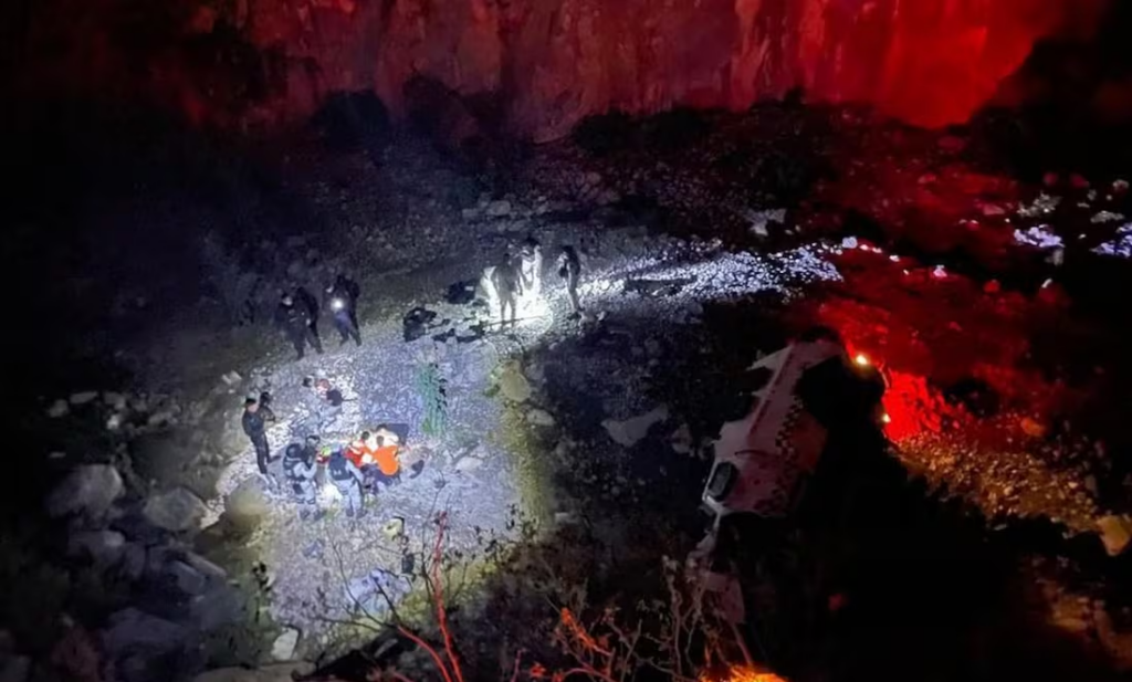 Vuelca camioneta de la Guardia Nacional en Nuevo León; hay 5 heridos