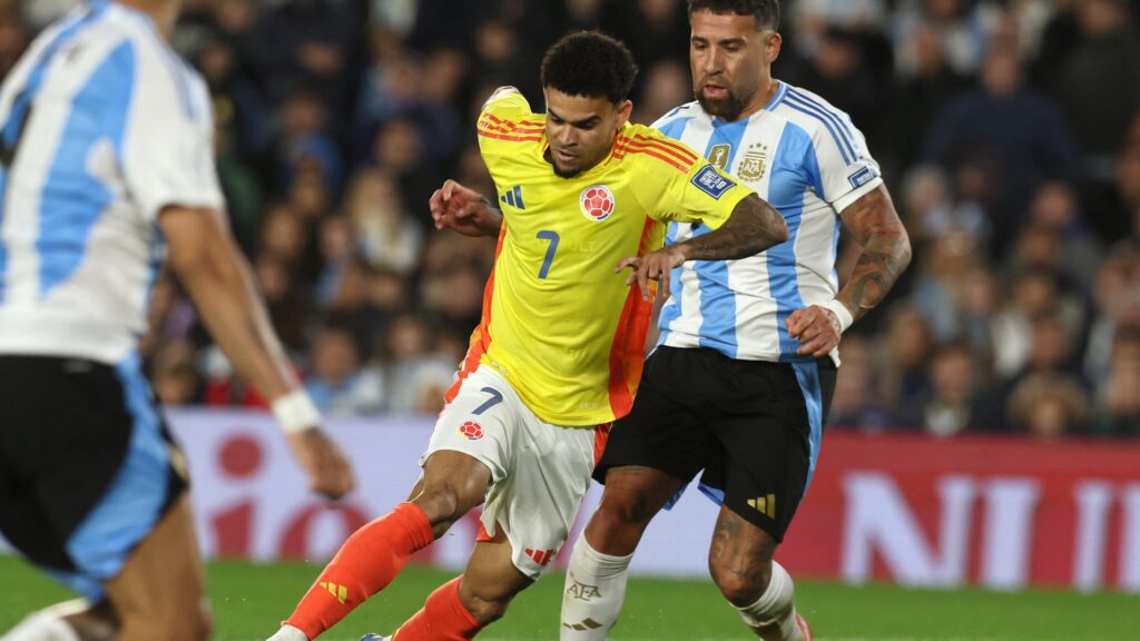Con 10 Argentina rescate el empate ante Colombia.