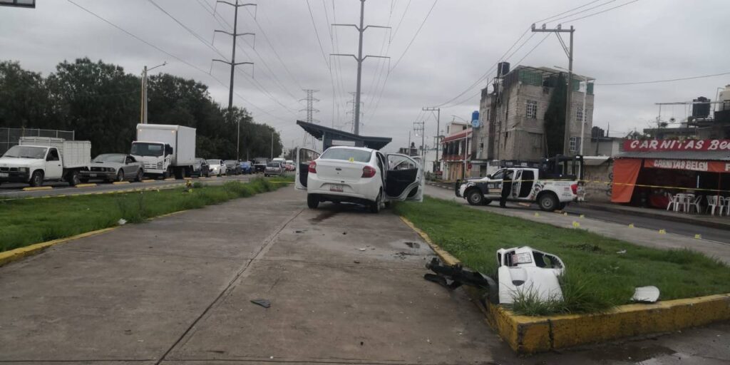 VIDEO: Matan a hombre… y el horror no termina: ¡personal forense deja caer el cadáver en plena calle!