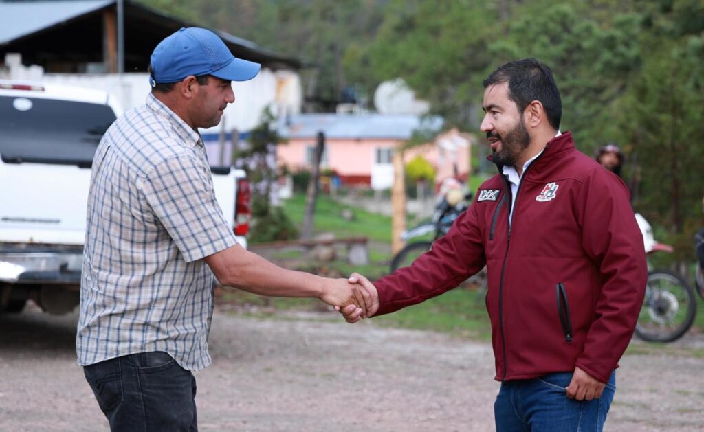 Héctor Herrera y alcalde electo Ramón Sánchez recorren comunidades alejadas de Tepehuanes