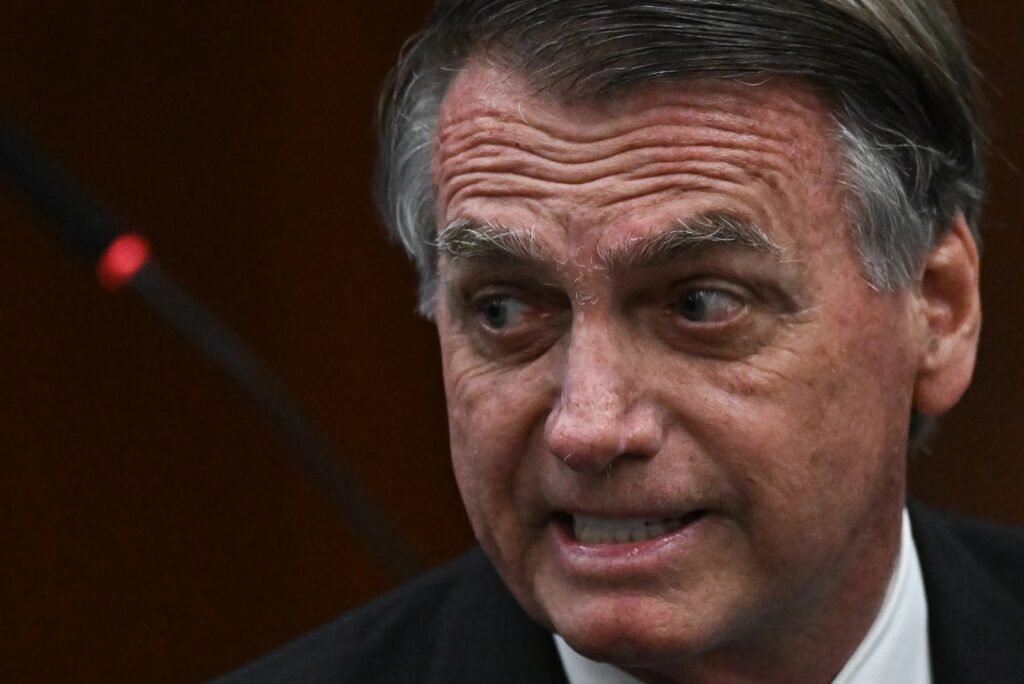 Policía de Brasil acusa al expresidente Bolsonaro de espionaje ilegal