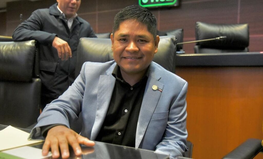 Erasmo Catarino, pasa del escenario al Senado como legislador del PVEM