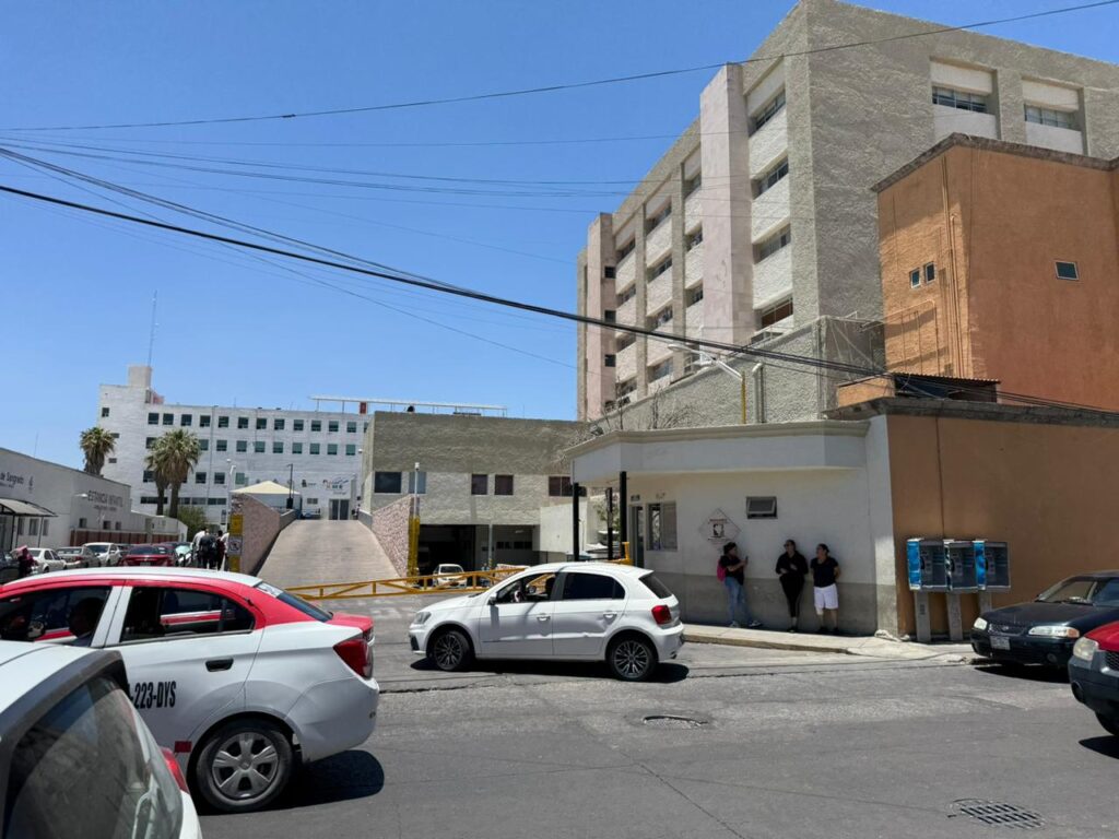 Evacúan a cinco personas por falla de elevador en Durango