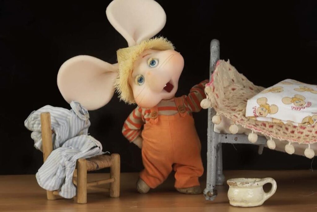 Mujer compra muñeco de Topo Gigio y desata una pesadilla en casa