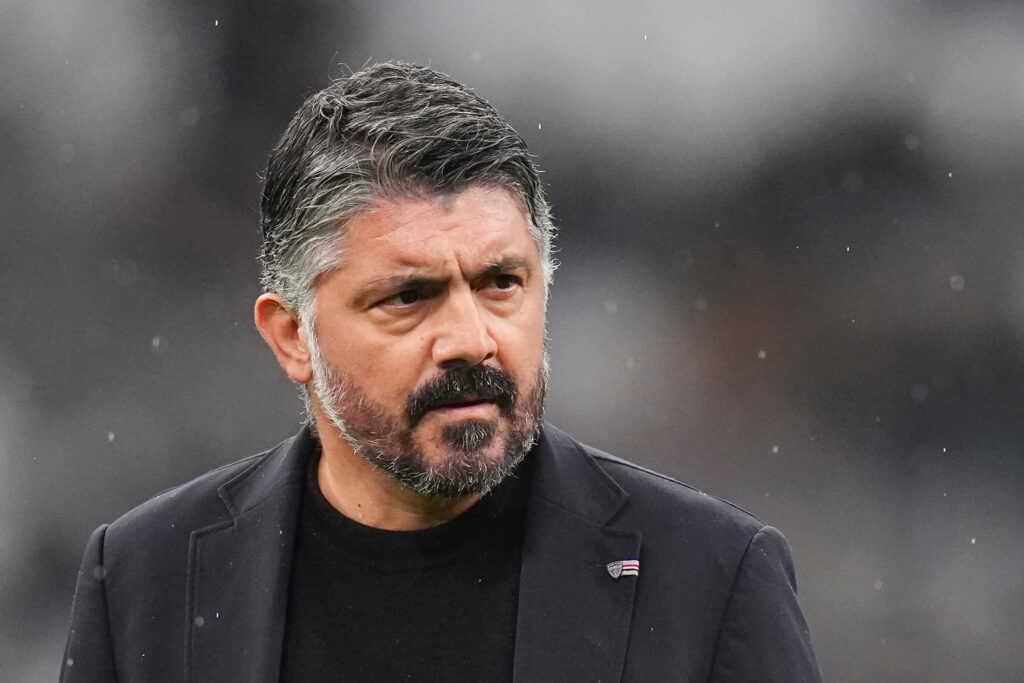 Gennaro Gattuso intentara salvar el desastre de la selección italiana.
