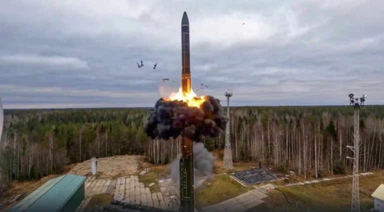 Rusia inicia producción del nuevo sistema de misiles Oreshnik