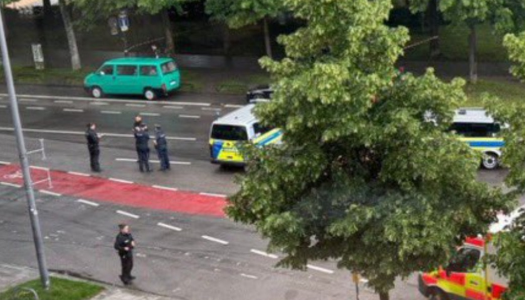 Mujer ataca con cuchillo a transeúntes en Múnich y es abatida por la policía