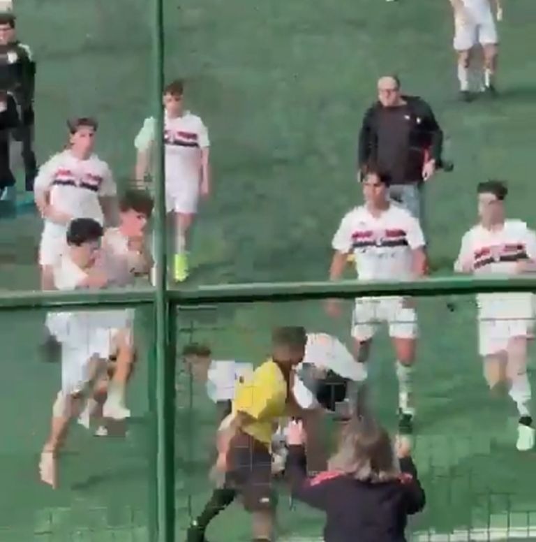 Árbitro desencadena pelea campal en torneo juvenil en Brasil