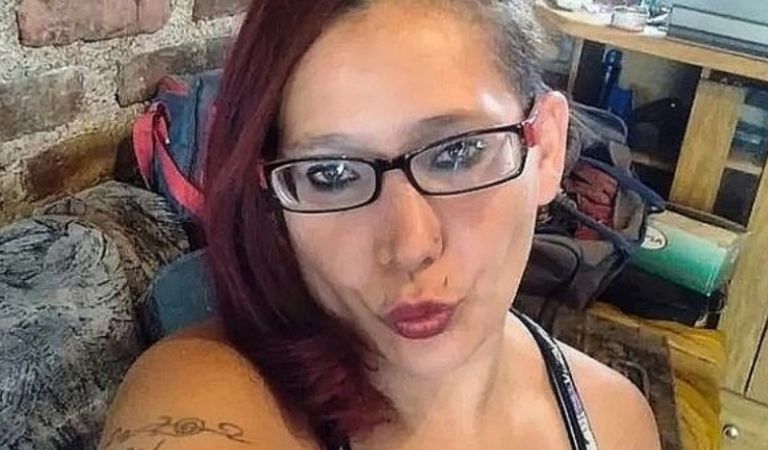 Mujer mata a su roomie con un hacha y quema sus restos en una parrilla