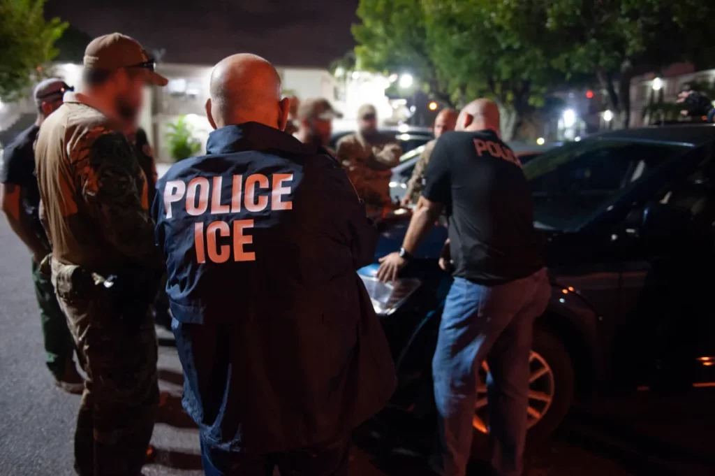 EE.UU. afirma que redadas laborales priorizan detención de migrantes ‘criminales’