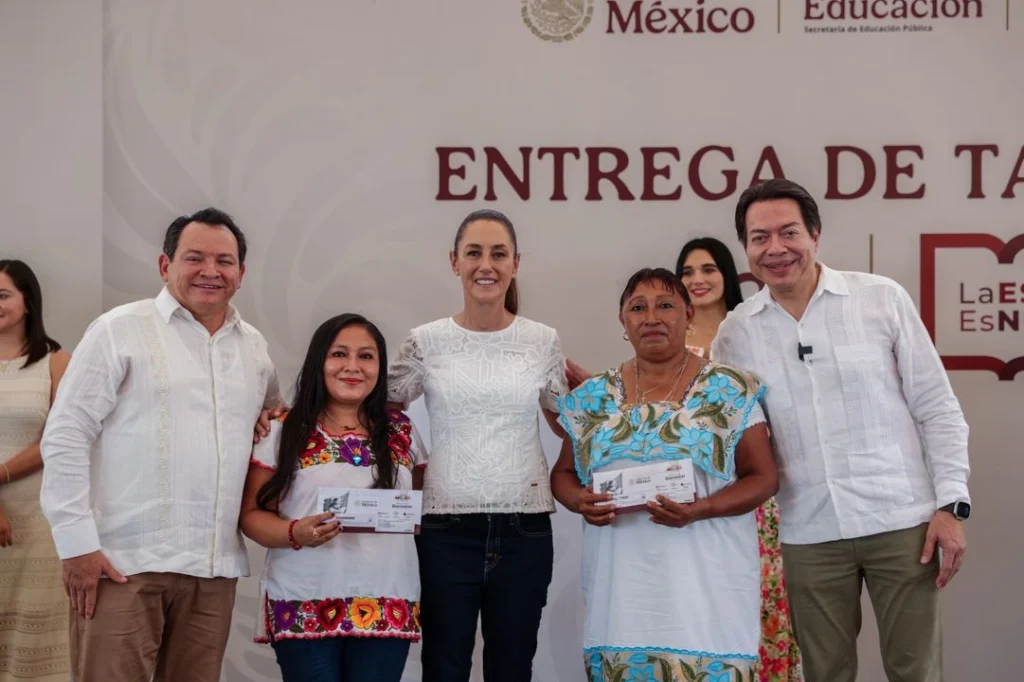 Sheinbaum encabeza la entrega de las tarjetas ‘La Escuela es Nuestra’ en Yucatán