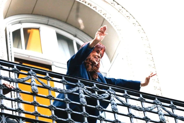 Fiscales argentinos apelan la prisión domiciliaria de Cristina Fernández
