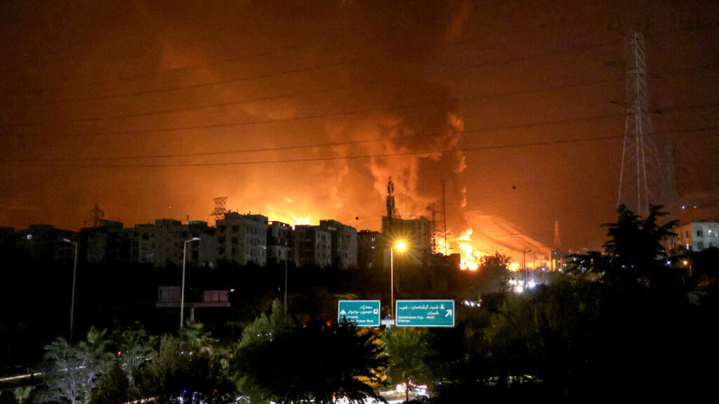 Israel intensifica ofensiva y lanza ataques contra infraestructura nuclear en Teherán
