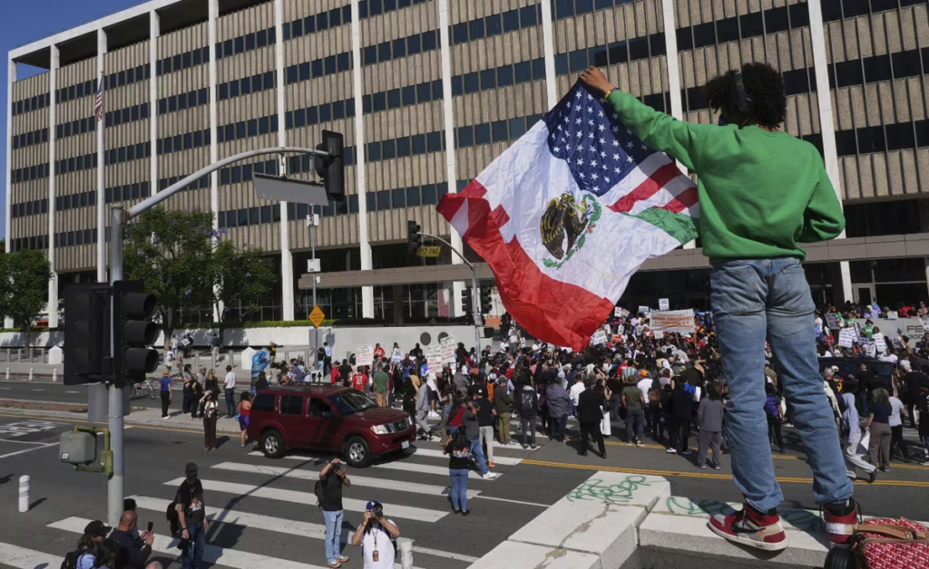 Suman 42 mexicanos detenidos durante redadas en Los Ángeles, informa el canciller