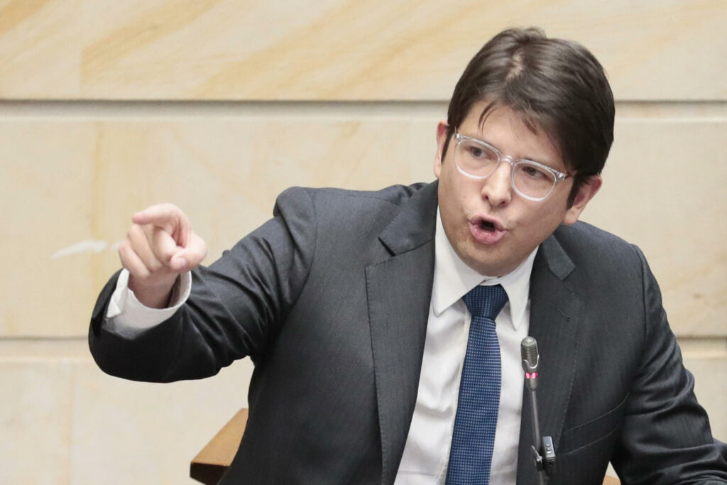 Atentan contra Miguel Uribe, senador y aspirante presidencial en Colombia