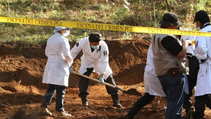 Recuperan restos de 34 personas en fosa clandestina de Zapopan