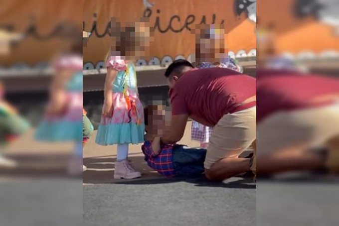 VIDEO: Durante un evento escolar, un hombre atacó a un niño de 4 años frente a todos los presentes