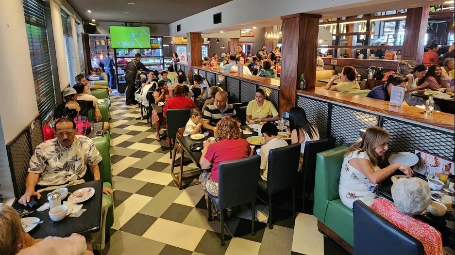 Diputados discuten impacto de reducir jornada laboral en el sector restaurantero