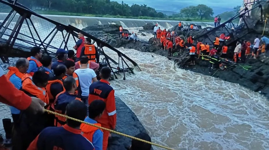 Desplome de puente en India deja dos muertos y 32 heridos