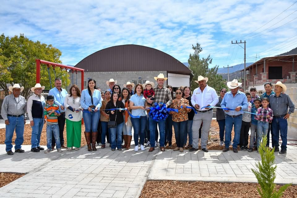 Entregan nueva plaza comunitaria en Santa Teresa del Pachón, SP: un espacio digno para convivir