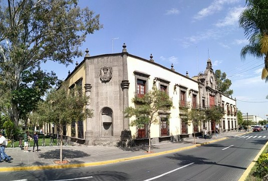 Cierre vial en calle Benito Juárez de Zapopan por filmación cinematográfica