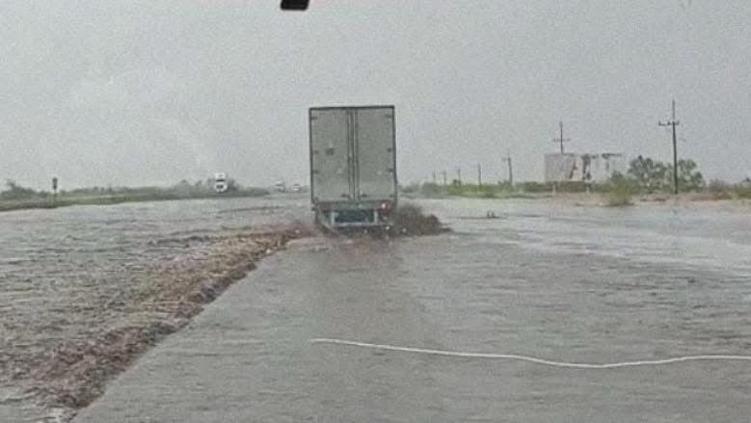 Se inunda carretera a Juárez, piden tomar precauciones