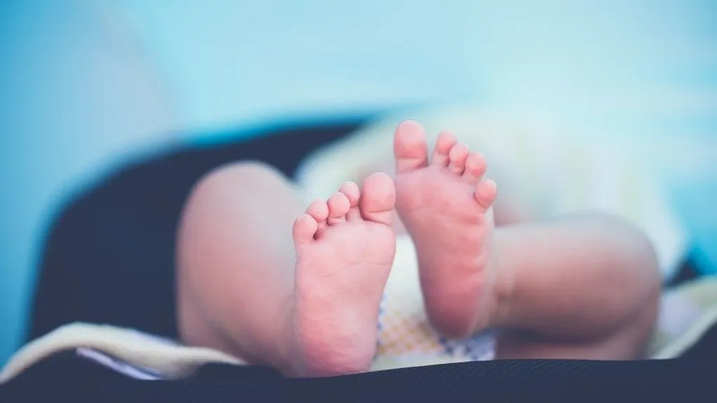 Mamá se graba intentando asesinar a su bebé y envía los videos a su expareja
