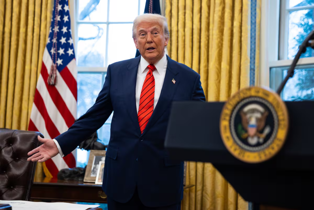 Trump exige mantener bajos los precios del petróleo ante tensiones con Irán