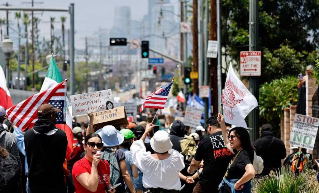 Los manifestantes en LA no representan al pueblo mexicano: Embajador Ronald Johnson