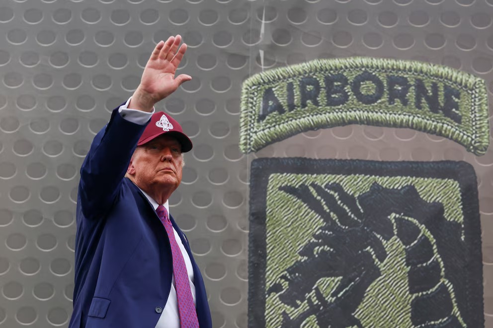 Trump propone ley para penalizar la quema de la bandera estadounidense