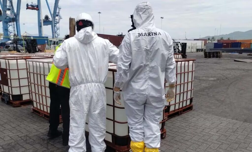 Semar asegura 21 toneladas de precursores químicos para crear metanfetamina en Manzanillo