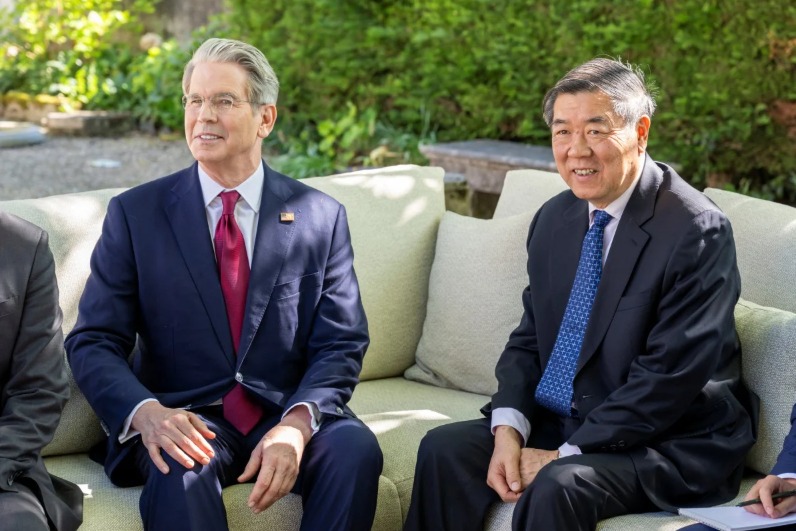 EU y China buscan suavizar tensiones comerciales