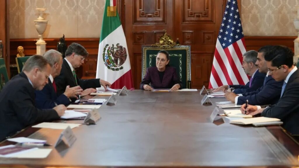 Sheinbaum y Christopher Landau dialogaron sobre seguridad y migración