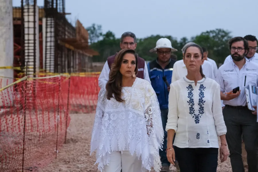 Sheinbaum recorre nuevo Hospital General de FCP, en la Zona Maya