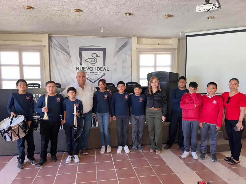 Impulsan talento estudiantil con entrega de instrumentos a bandas de guerra en Nuevo Ideal