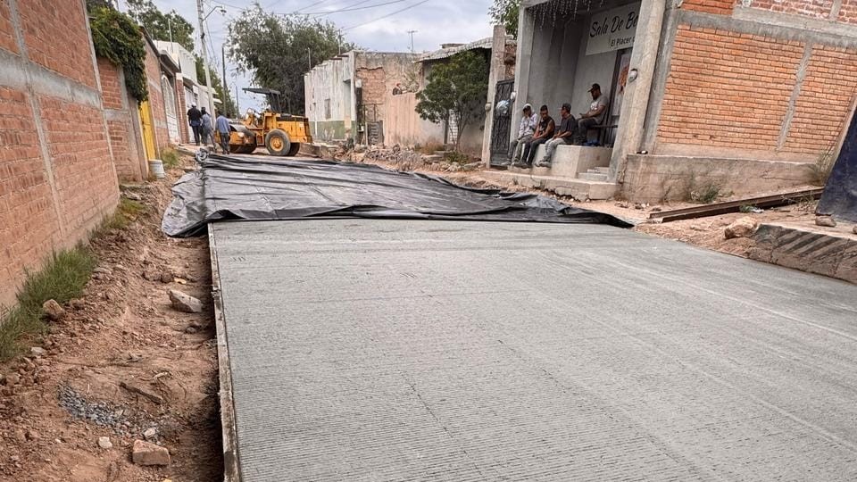 Reactivan y presentan obras publica en curso en Nombre de Dios