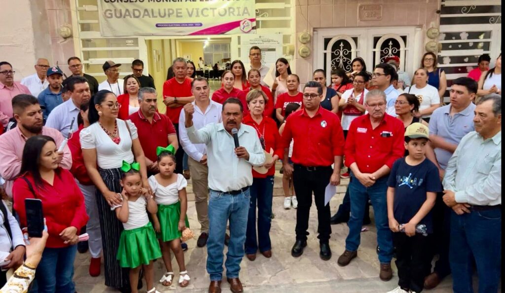 Carmelo Fernández recibe constancia de mayoría como presidente municipal electo de Guadalupe Victoria
