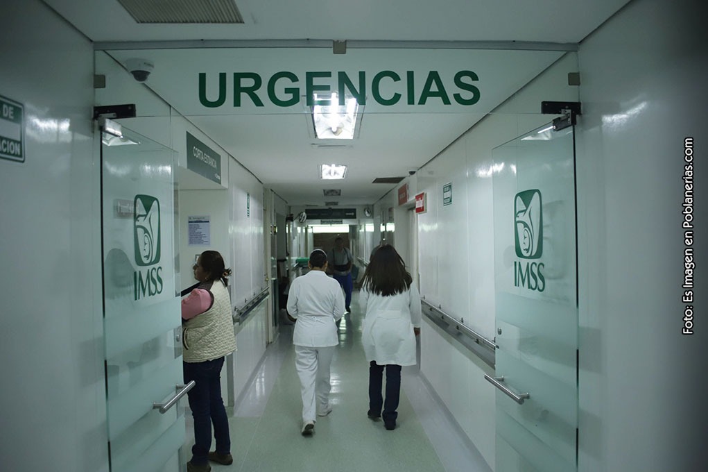 Bebé lesionada al caer de los brazos de su mamá
