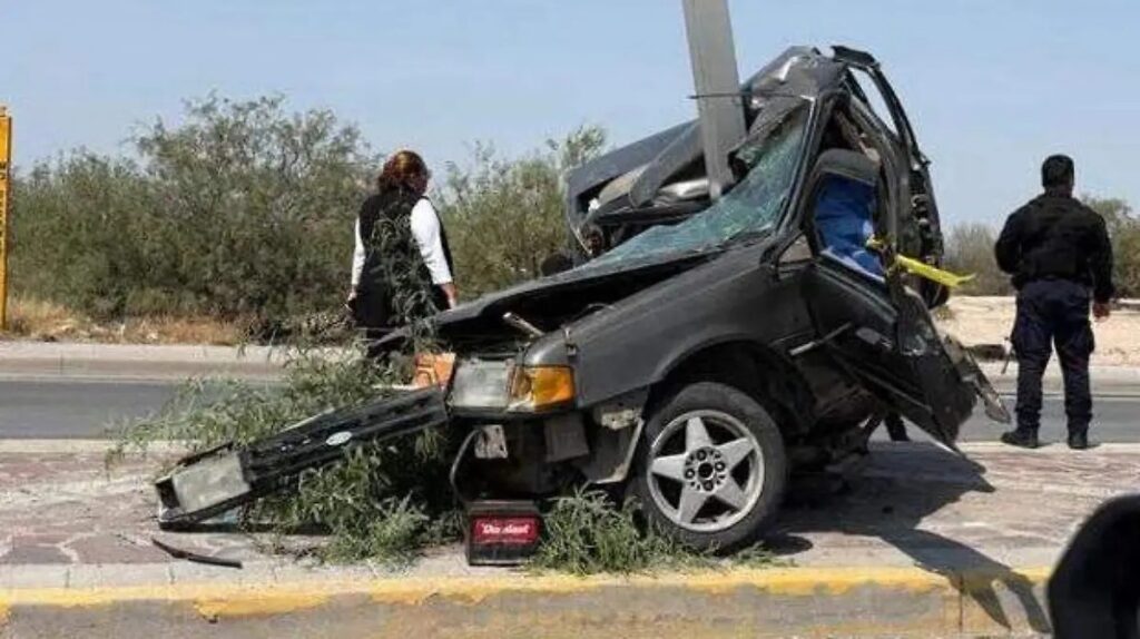 Brutal choque contra poste le quitó la vida