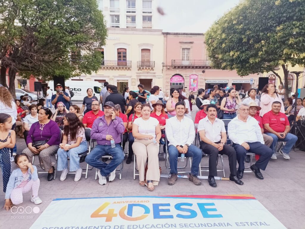 Celebran 40 años de la Educación Secundaria Estatal con arte, cultura y reconocimiento académico