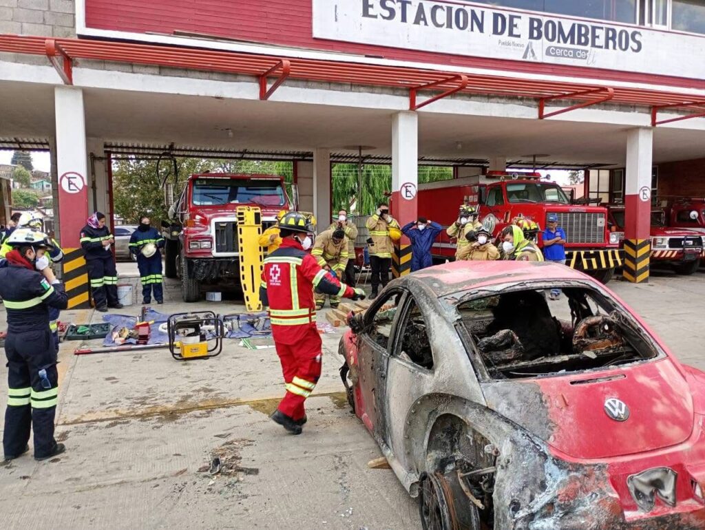 Exitoso curso de rescate vehicular en El Salto   