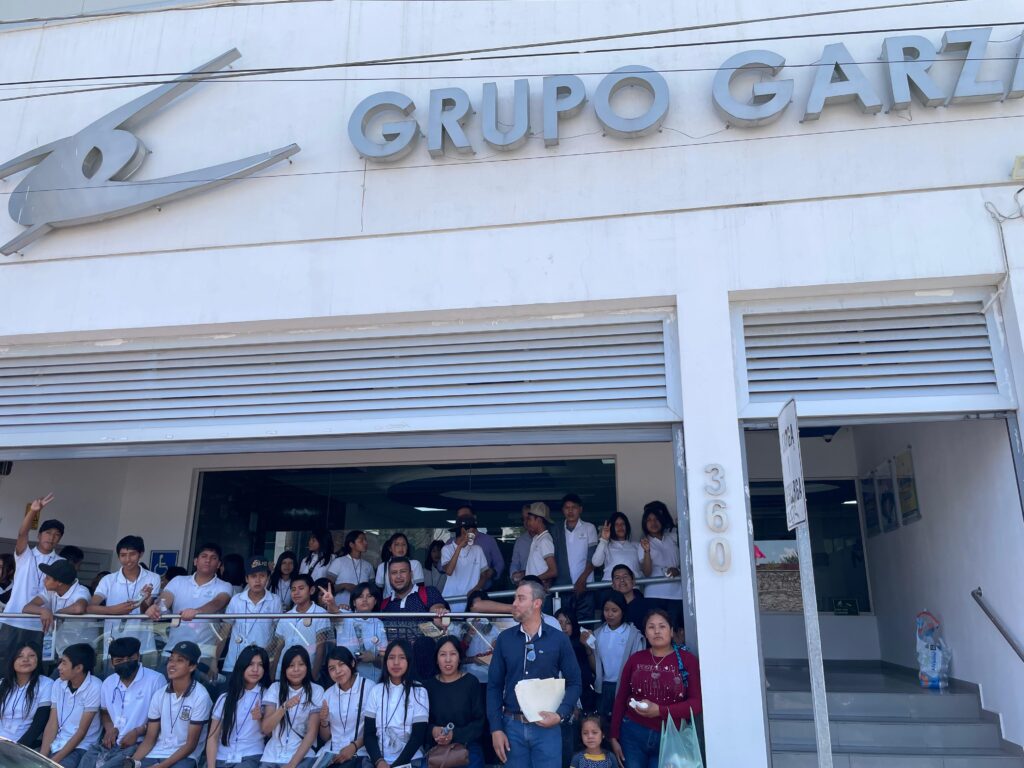 Visitan Notigram estudiantes de la región indígena