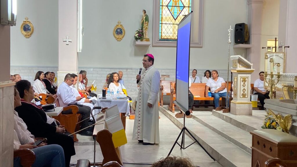 Mons. Faustino Armendáriz realiza visita pastoral a Guadalupe Victoria