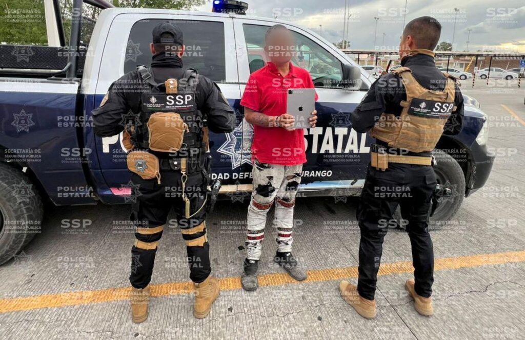 Por robar al interior de vehículo lo arrestaron
