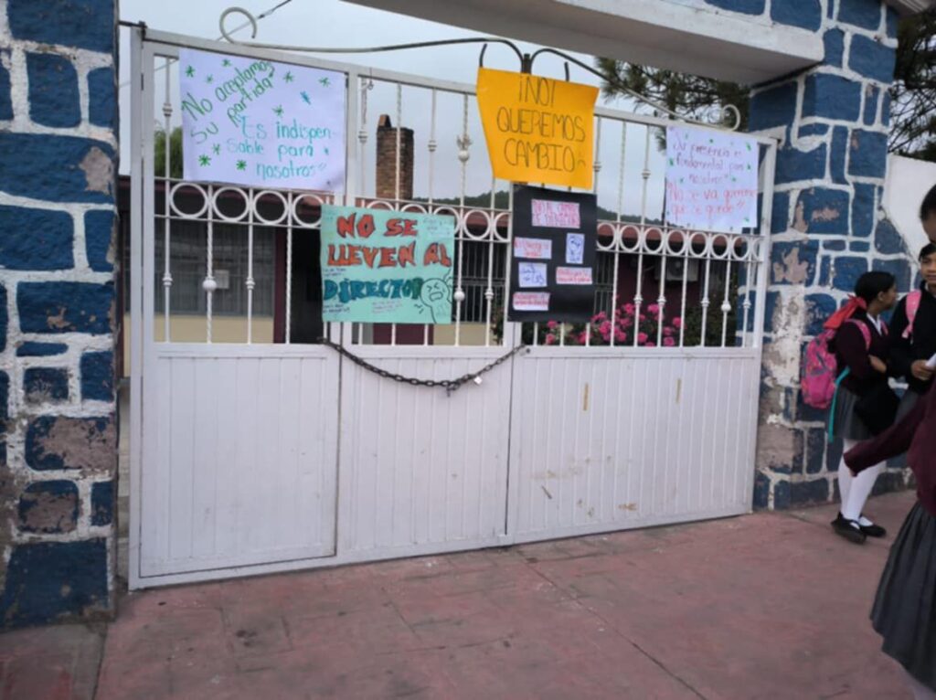 Padres toman secundaria 66 para evitar cambio de director