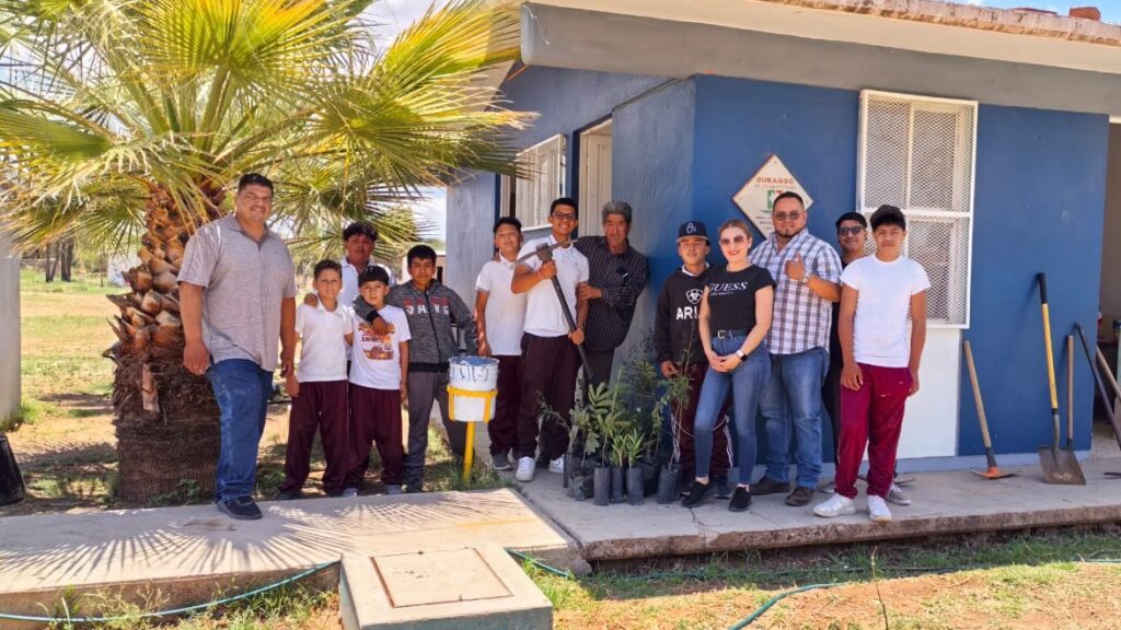 Reforestan área verde de la Escuela Secundaria 77 de Gabriel Hernández